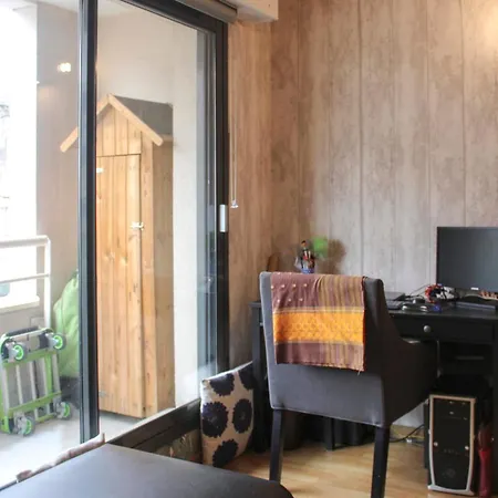 Large With Balcony Daire Paris
